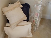 3 Home Deco Pillows & Roll of fabric