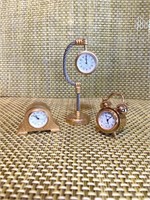 3 Miniature clocks