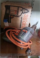 BLACK AND DECKER VARIABLE SPEED DRILL
