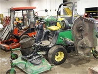 John Deere Commercial Lawn Tractor