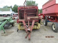 NEW HOLLAND 847 ROUND BALER