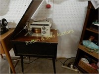 VINTAGE KENMOORE SEWING MACHINE ON STAND.