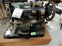 ANTIQUE WHITE SEWING MACHINE IN WORKING ORDER.