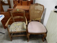 GROUP OF 2 VINTAGE DINING CHAIRS.
