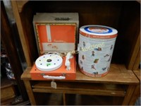 VINTAGE CHILDRENS RECORD PLAYER AND COLLECTIBLE