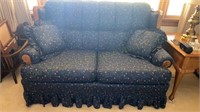 Broyhill Love Seat 60x38x37