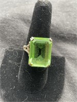 sterling ring w/green stone, sz 8