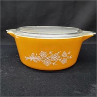 Vintage Pyrex cookware with lid