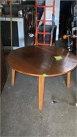 30” round coffee table