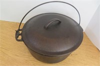 Cast Iron Wagner Ware Dutch Oven  #8   10 1/4