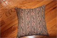 Decorative pillow, 15" x 15"