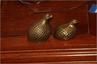 Lot of two brass quail, small