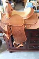 Textured leather saddle