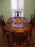 Dining room set table 4 chairs with 2 leaves