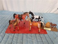 4 TOY HORSES AND A HORSE NUT