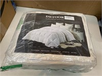 (6) Drtoor White Down Comforters