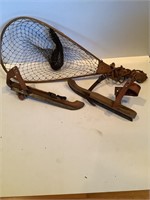 EARLY NET AND PAIR OF WOODEN SKATES