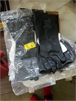 8 PAIRS OF CHEMICAL RESISTANCE GLOVES
