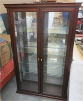 Cabinet-display - 4 adj shelves -wood/glass