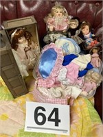 6 dolls and accessories