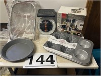 Scale, Baking pans, Strainer and steamer