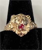10k Gold Lion Ring with Ruby - 4.4g TW