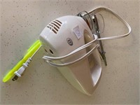 HAND MIXER