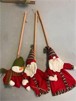 2 SANTA, 1 SNOWMAN STICK DECOR