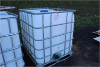 265-Gallon Poly Tank on Tote with Cage