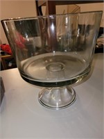 Glass pedestal base fruit bowl. 8" dia