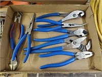 TRAY OF BLUE POINT PLIERS