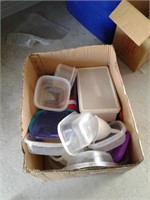 BOX OF TUPPERWARE & OTHER CONTAINERS