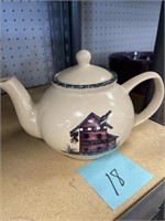 HOME & GARDEN PARTY / BIRDHOUSE DESIGN TEAPOT