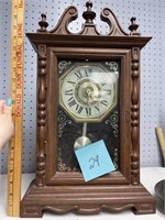 ELECTRIC CLOCK / PLASTIC/ NOT TESTED