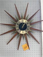26"W / VINTAGE CLOCK / NOT TESTED