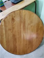 ROUND/OVAL TABLE - NEEDS ASSEMBLY