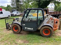 Bobcat V417 - Versa Handler working