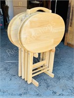 set of light oak wood tv trays w/ stand
