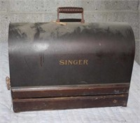 Singer sewing machine w/ locking wood cabinet
