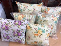 NEW OUTDOOR PILLOWS LOT OF 6