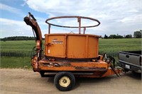 valmetal 5600 round bale chopper with blower