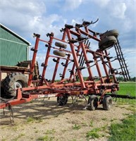 case IH 4300 32 ft cultivator with coil tine