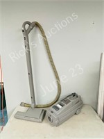Electrolux canister vacuum w/ power nozzle