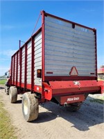 New Idea/Dion forage wagon on horst 14 ton