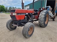 case IH 895 tractor 18.4 - 34 tires - hours