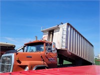 1988 ford 9000 20ft walinga feed truck