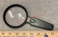 MAGNIFYING GLASS-PLASTIC HANDLE