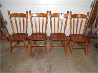 Table w/leaf & 4-Dining Room Chairs