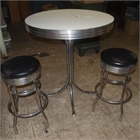 Tal Table and Bar Stools/Great Condition