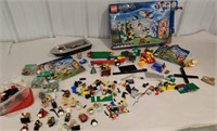 Box of miscellaneous Legos